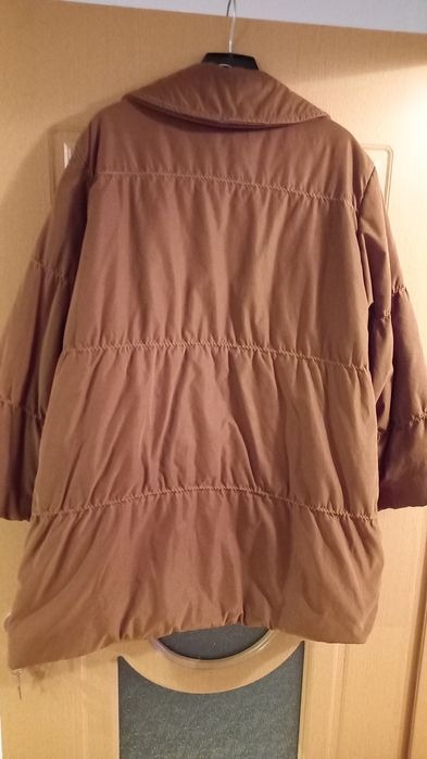 Vand jacheta dama iarna MAX MARA originala,lungime medie