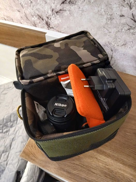 Nikon D5600 с обектив 18-55мм на 1700 кадъра