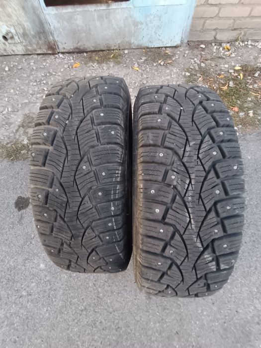 Зимние шины 2 с шипами