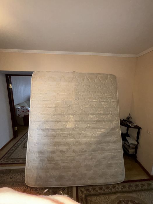Продается Матрас 180х210см (самовывоз)