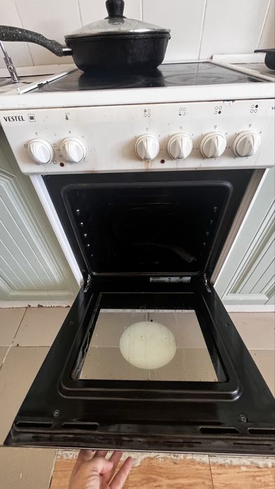 Телевизор , вытяжка , плита Астана