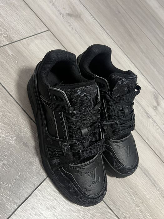Adidasi LV Trainers