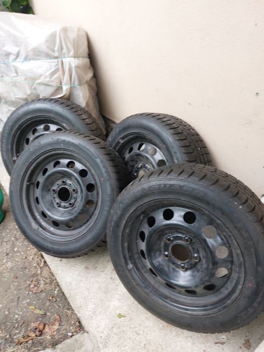 Vând jante cu anvelope de iarnă 205/55/R16  pt  BMW 320