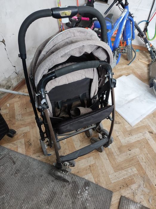 Продам коляску летнюю .