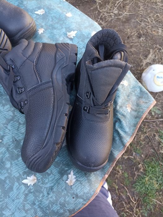 Работни обувки с метално бомбе