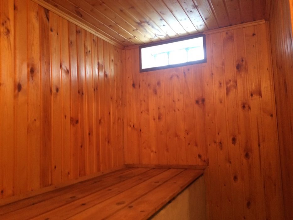 Действующее  ЛПХ в городе + два дома.