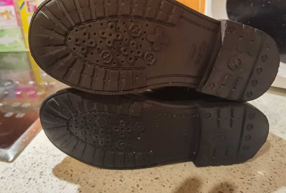 Нови ботушки на марката Geox 32.