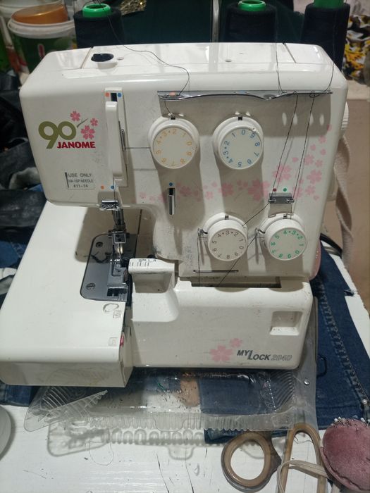 Жаноме Швейная машинка, оверлок