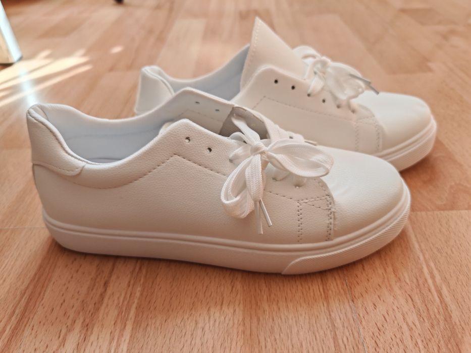 Бели кецове/сникърси 38 номер