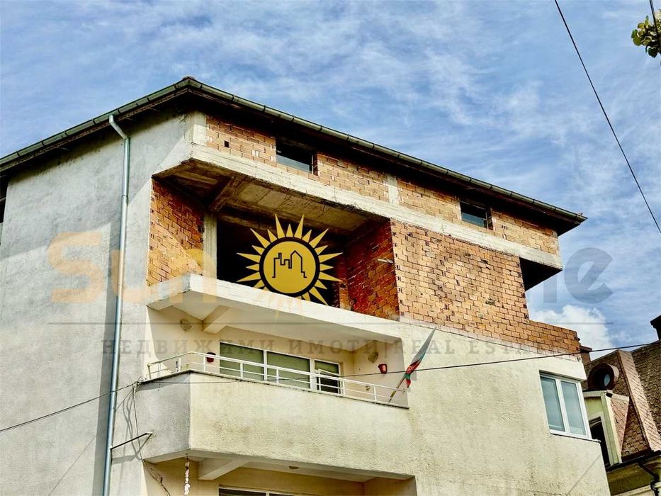 Просторен етаж на груб строеж в центъра на Свиленград