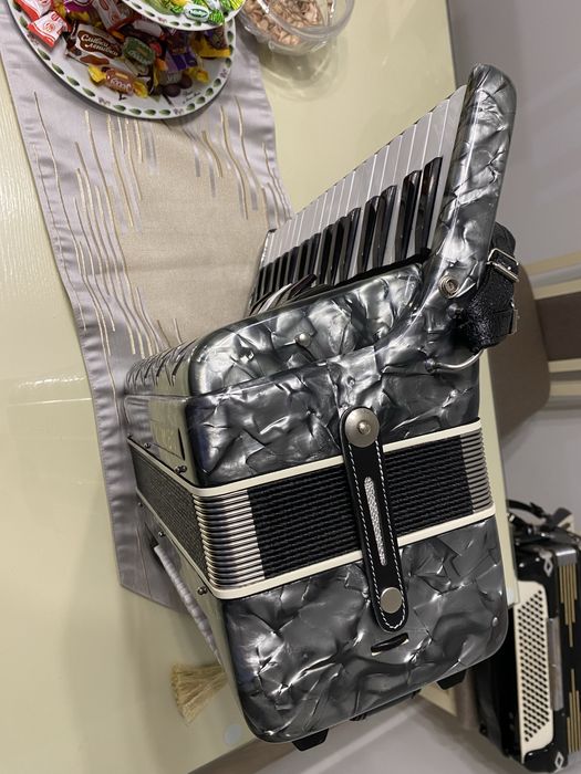 Acordeon  Comet ( Parrot) 72 basi