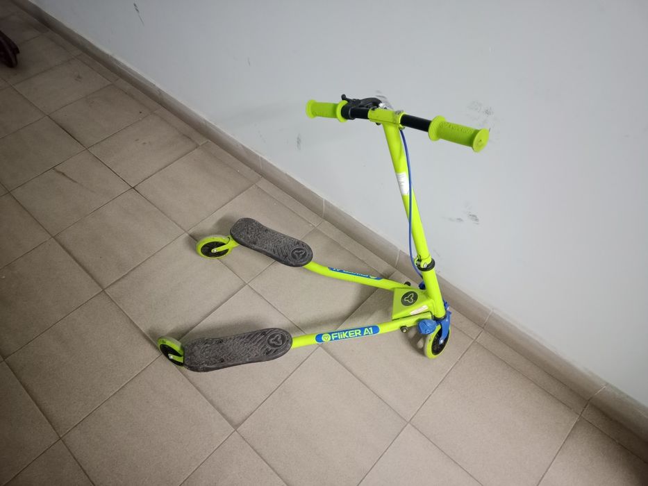 Трёхколёсный самокат