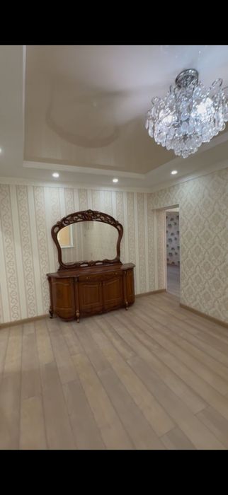 Продам комод с зеркалом