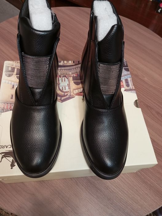 Продам новые ботинки.