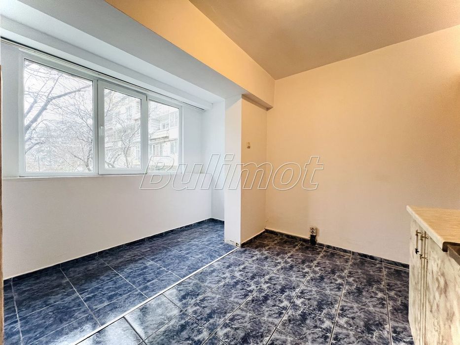 Тристаен апартамент кв.Младост