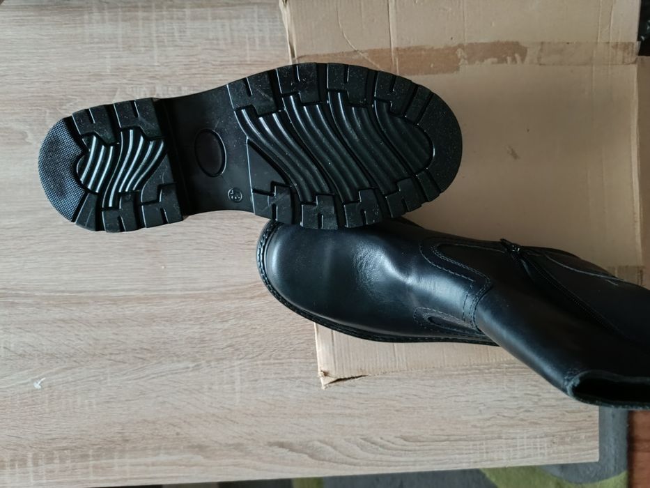 Чисто нови зимни обувки боти