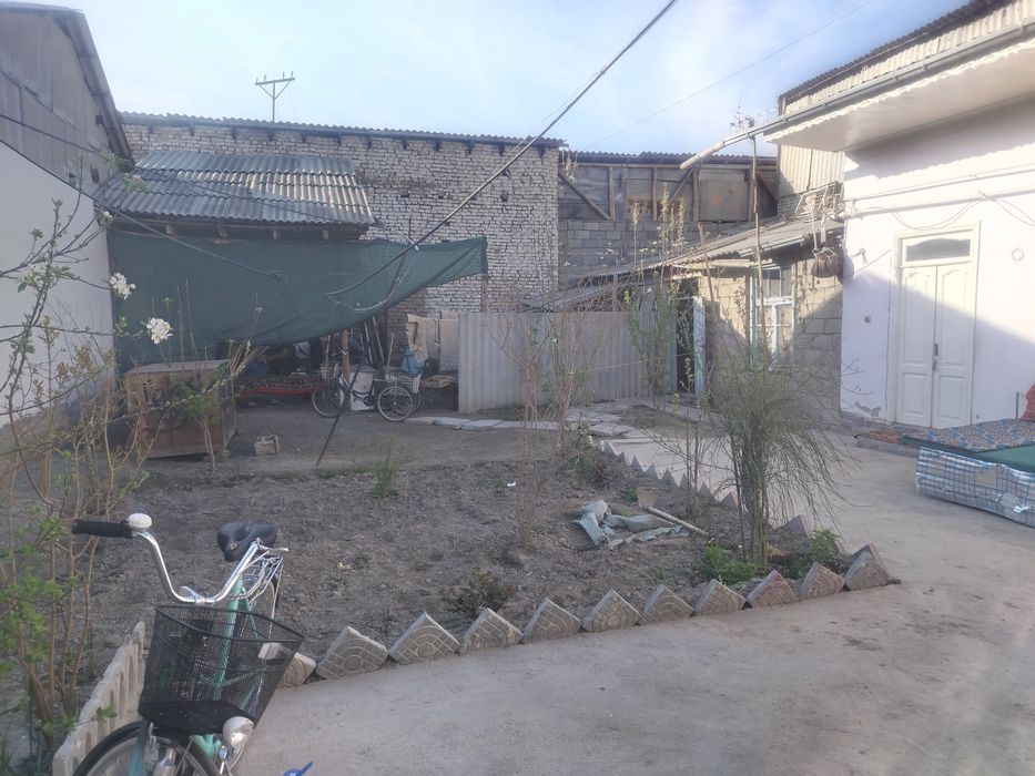 Hovli uy sotiladi 2,6 SOTIH fargona shahar mo'ljal 19 maktab oldida