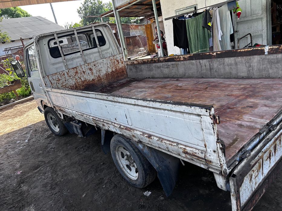 Продам Nissan Atlas 1990 года