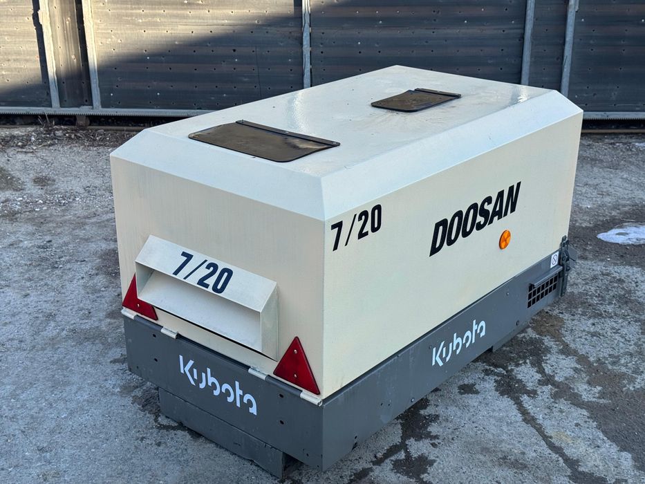 Motocompresor Dossan 7/ 20 , 2m3 / ora / 610 ore / motor kubota