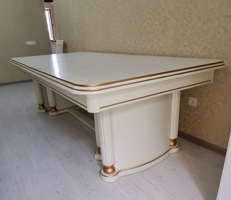 Стол в зал из дерева