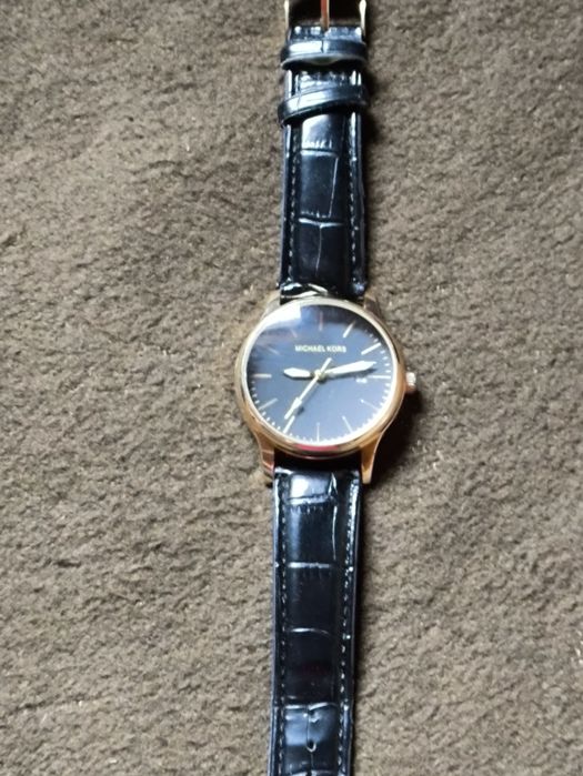 Продам часы Kors