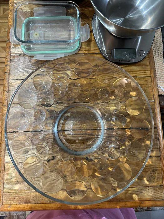 ПОСУДА ИЗ ДОМА ( сковорода, тарелки, весы, блюда, вилки, ложки )