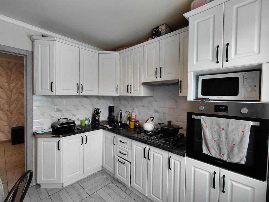 Продам 4 ком кв 8 мкр