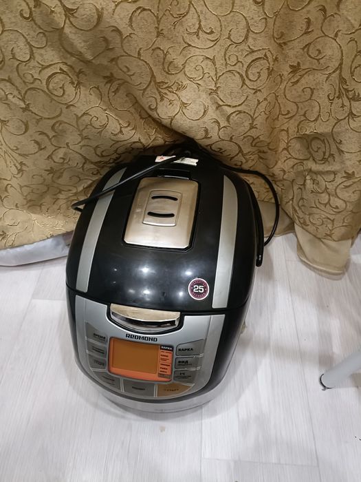 Мультиварка почти новая