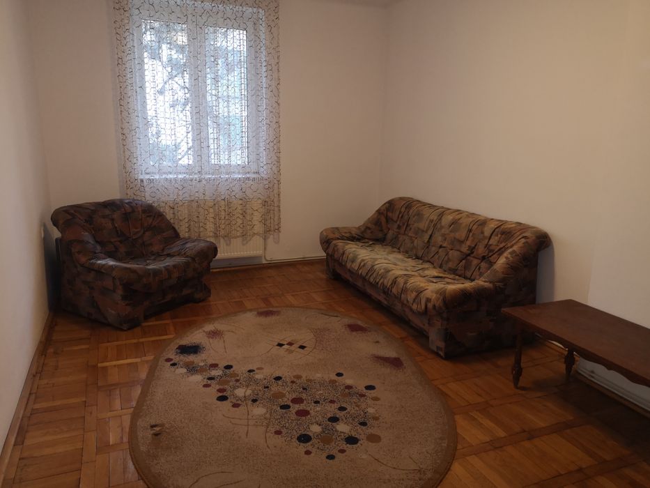 Închiriez apartament