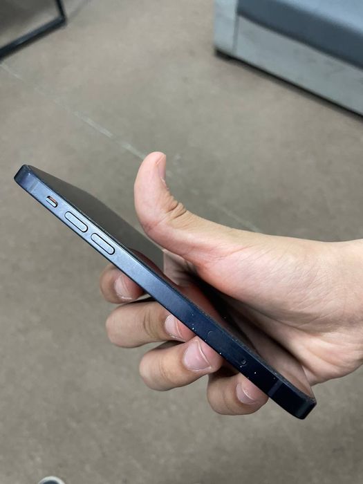 Iphone  12  blue