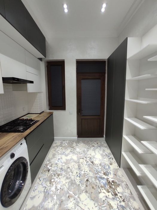 Oybek METRO Yaqinida 2 xonali kvartira bezmakler