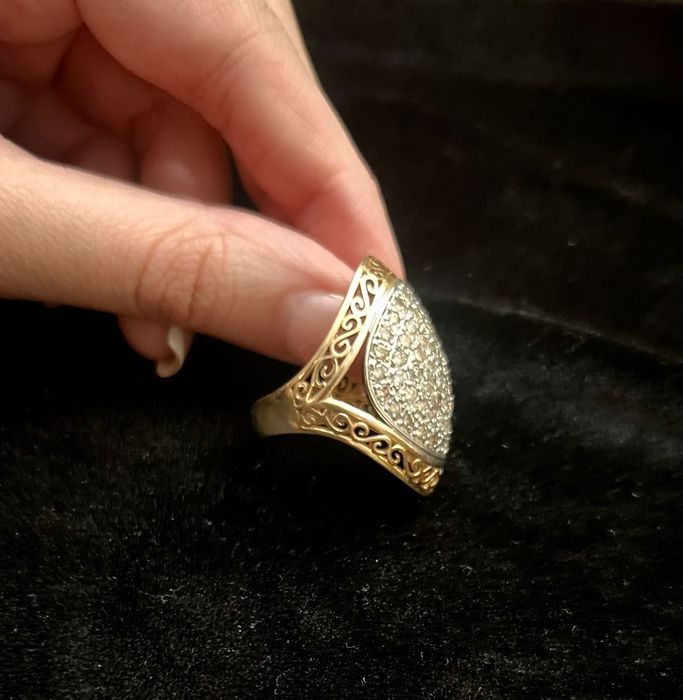 золотое кольцо с бриллиантами