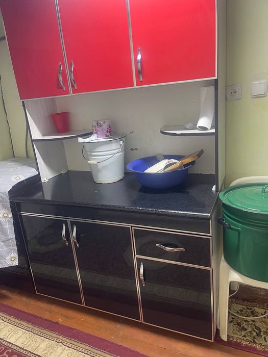 Divan oshxona mebil srochni sotiladi