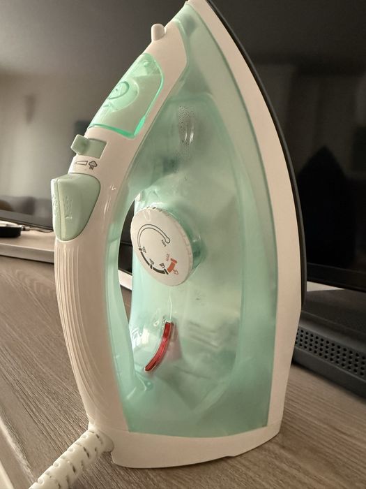 Перфектно запазвна ютия с пара