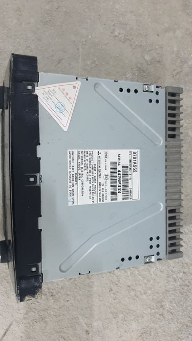 Продаетса автомагнитола с гарантией .