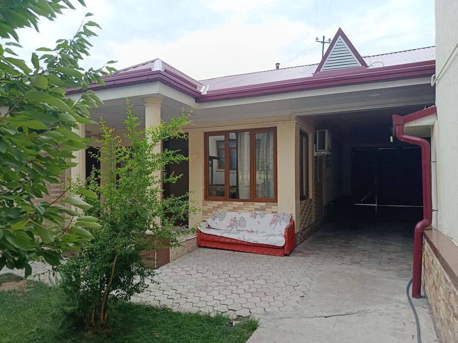 Uy hovli sotiladi