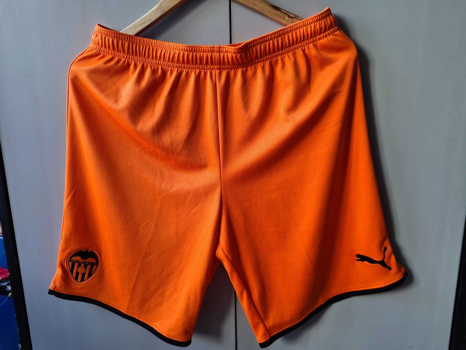 Тениска Nike на FC Barcelona Барселона, шорти и ветровка на Valencia CF Валенсия, Тениска Adidas на Benfica Бенфика