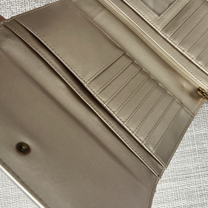 Дамско портмоне GUESS в отлично състояние, отигинално