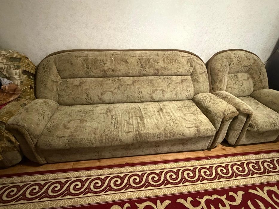 Продам диван и два кресла