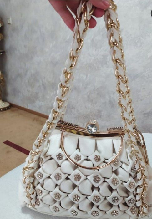 Assalomu alaykum Ayollar sumkasi kattagina nechni juda chiroyli