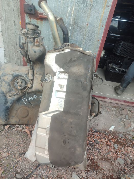 Продам бензобак  мерседес Фольксваген