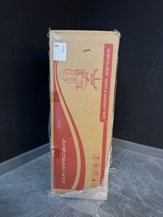 Продам игровое кресло Dxracer Gladiator Black