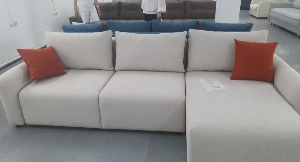 Продам угловой диван  3метра