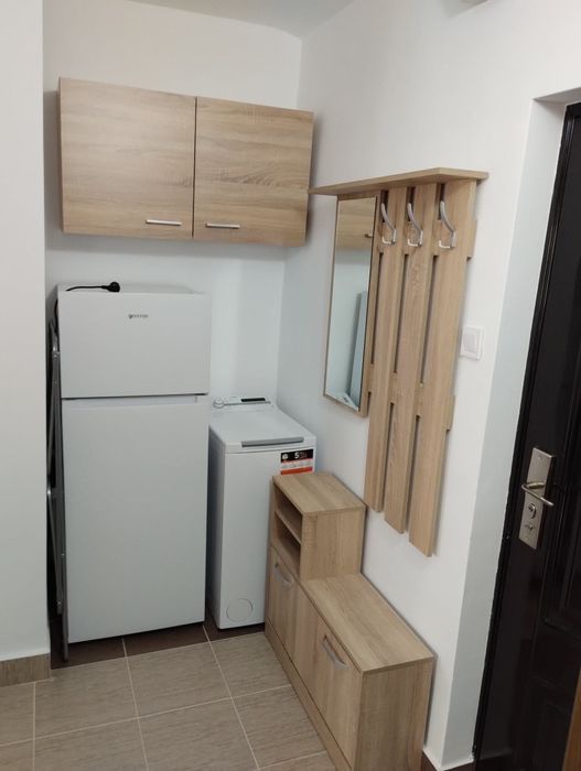 Închirierez apartament cu o camera decomandat