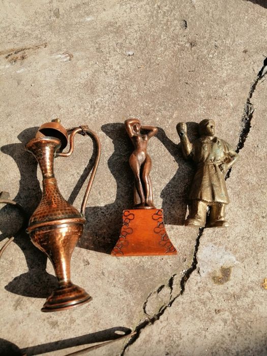 Sfetnic alama ,statuete cupru ,bacnota 5 lei  colecție vintage