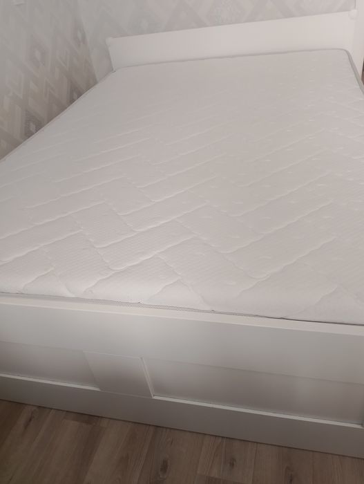 Икея кровать 140*200 в хорошем состоянии