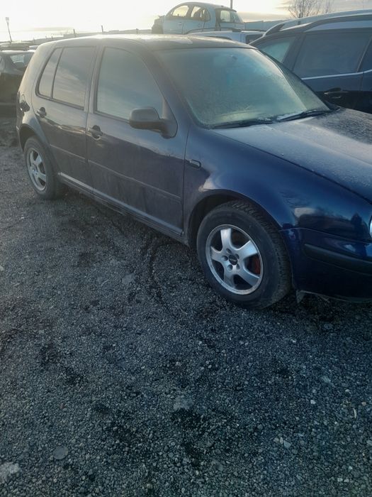 Продавам фолксфаген голф 4 1.9 тди на части