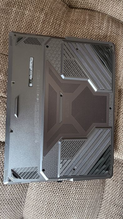 MSI Vector 18 HX AI RTX 5080 – 18” Gaming Лаптоп – Почти нов