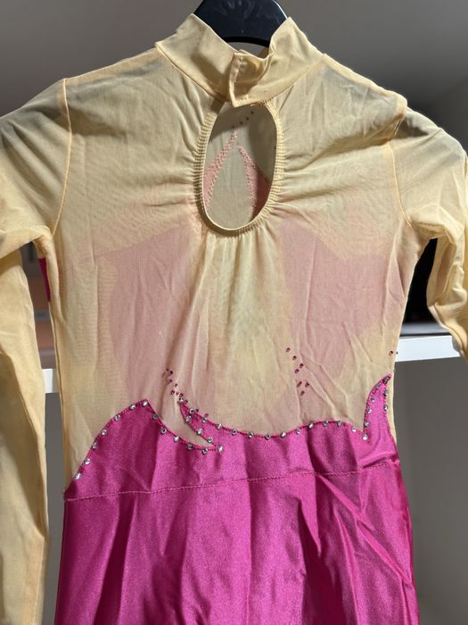 Розово трико за гимнастика