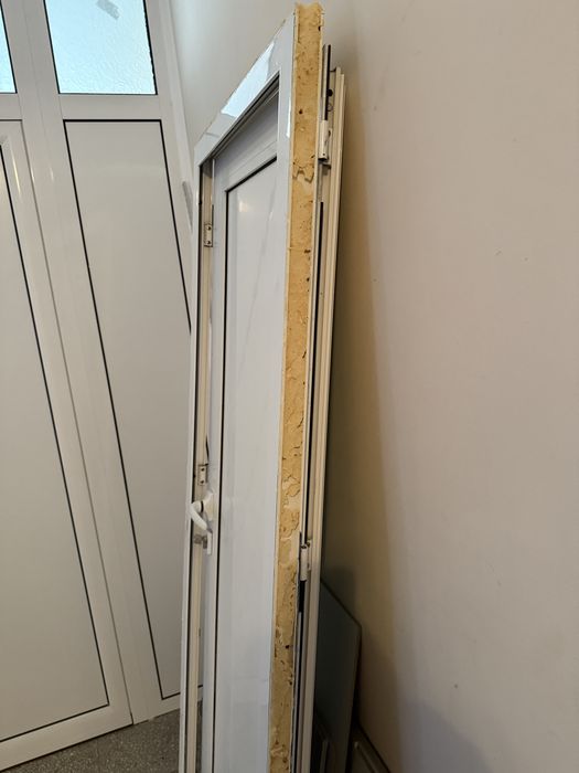 Алуминиева врата за баня